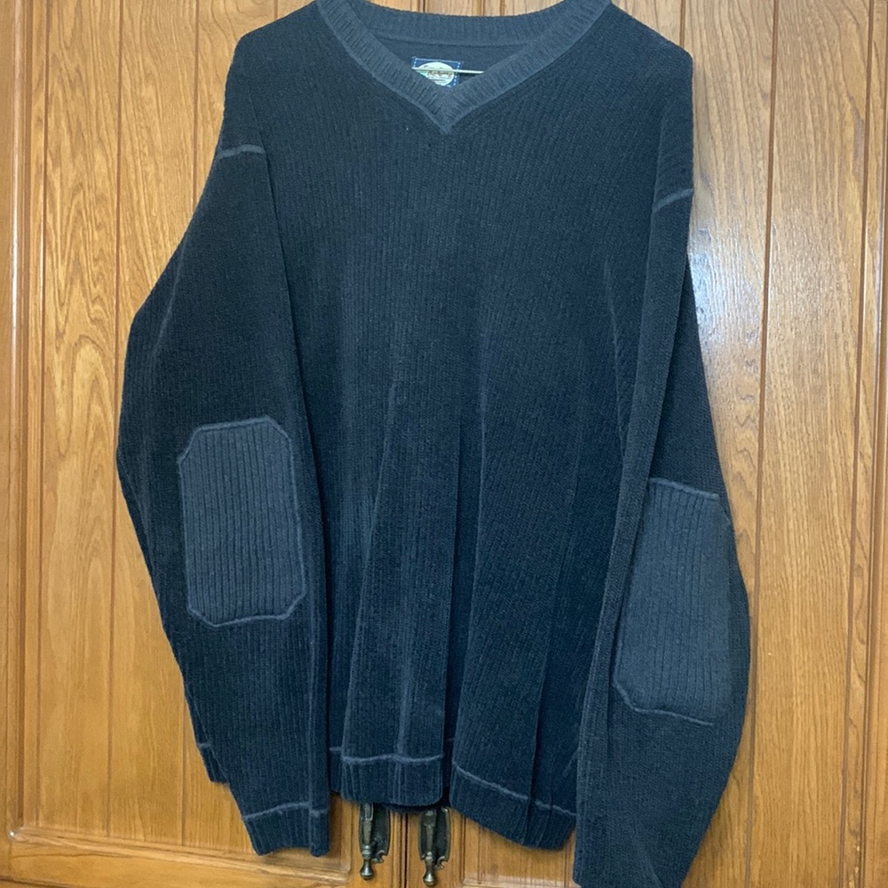Vintage Tommy Bahama black vneck cotton sweater with gray elbow patches. Small